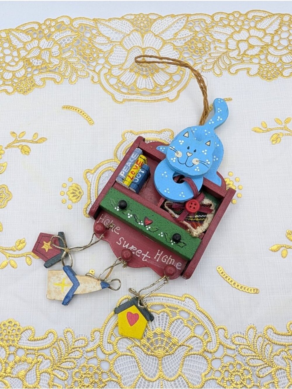 Christmas Ornament Home Sweet Home Board Cat on book shelf 6"